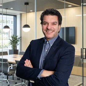 Retrato de Valter Barbio, COO da Nhoki